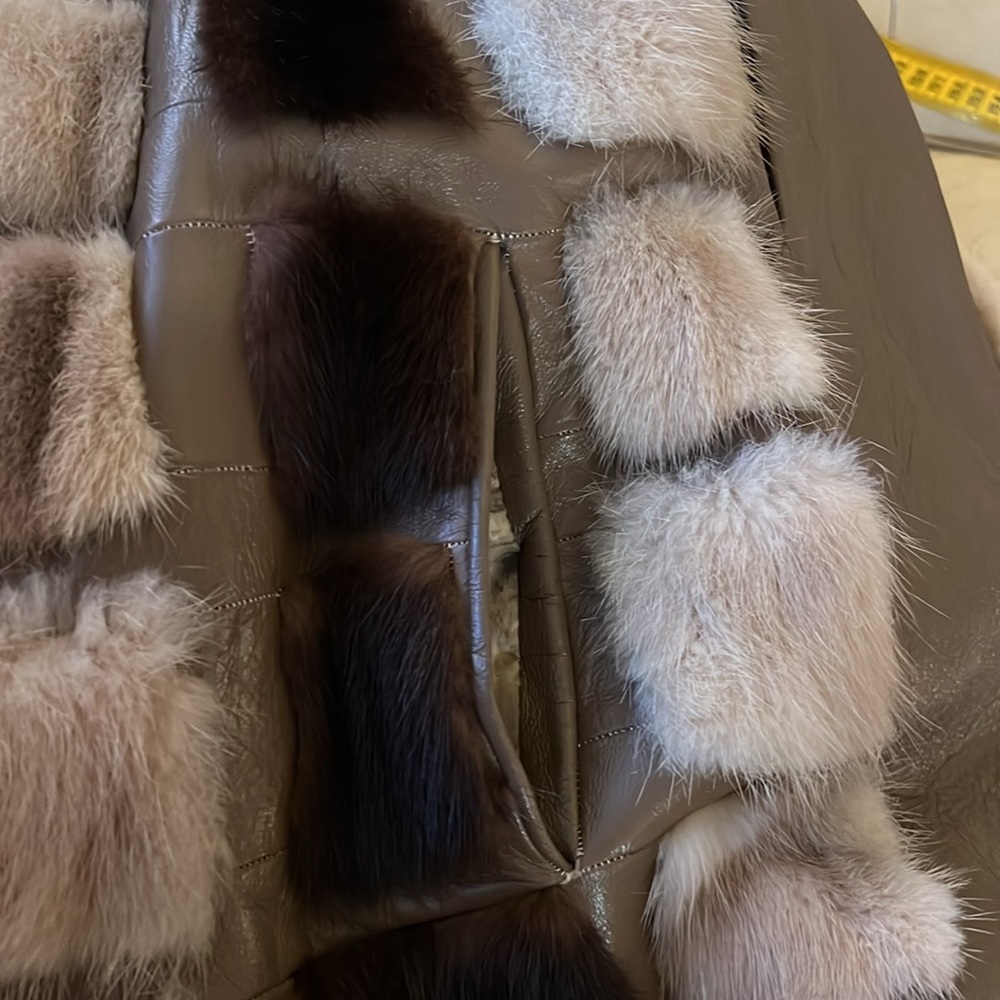 70’s Aesthetic, Vintage It Girl Fur Coat! - Picture 11 of 12